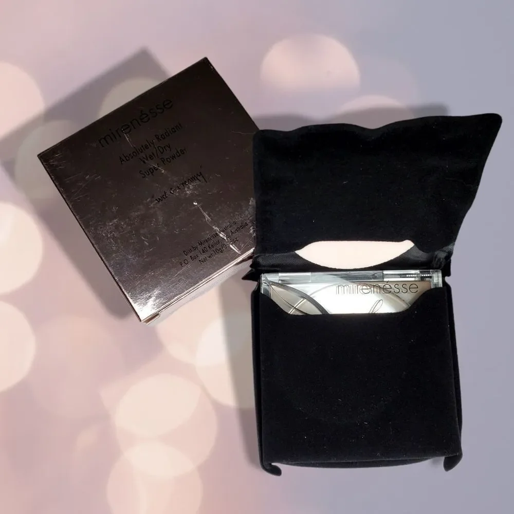 LE Mirenesse Absolutely Radiant Super Powder Foundation in Medium - Picture 6 of 7